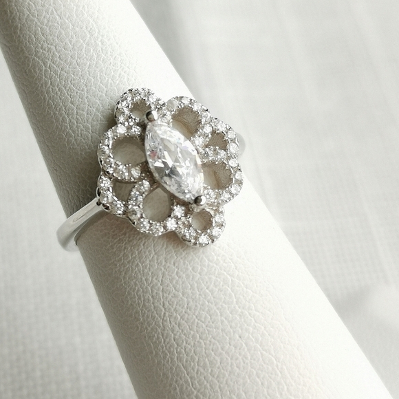 Sterling silver cz flower ring size 6 NEW - Picture 1 of 5